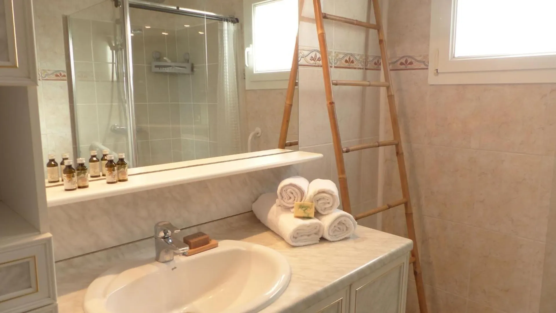 Confortable Maison Avec Piscine A Larmor Baden